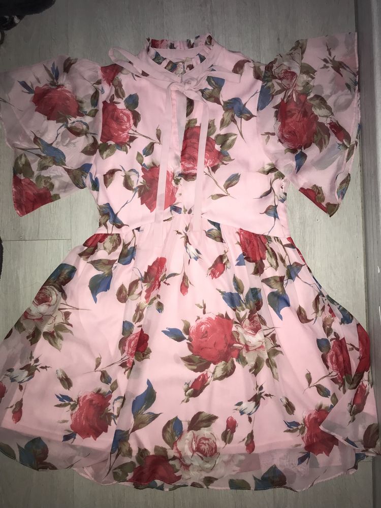 sukienka różowa w kwiatki nowa rozmiar M