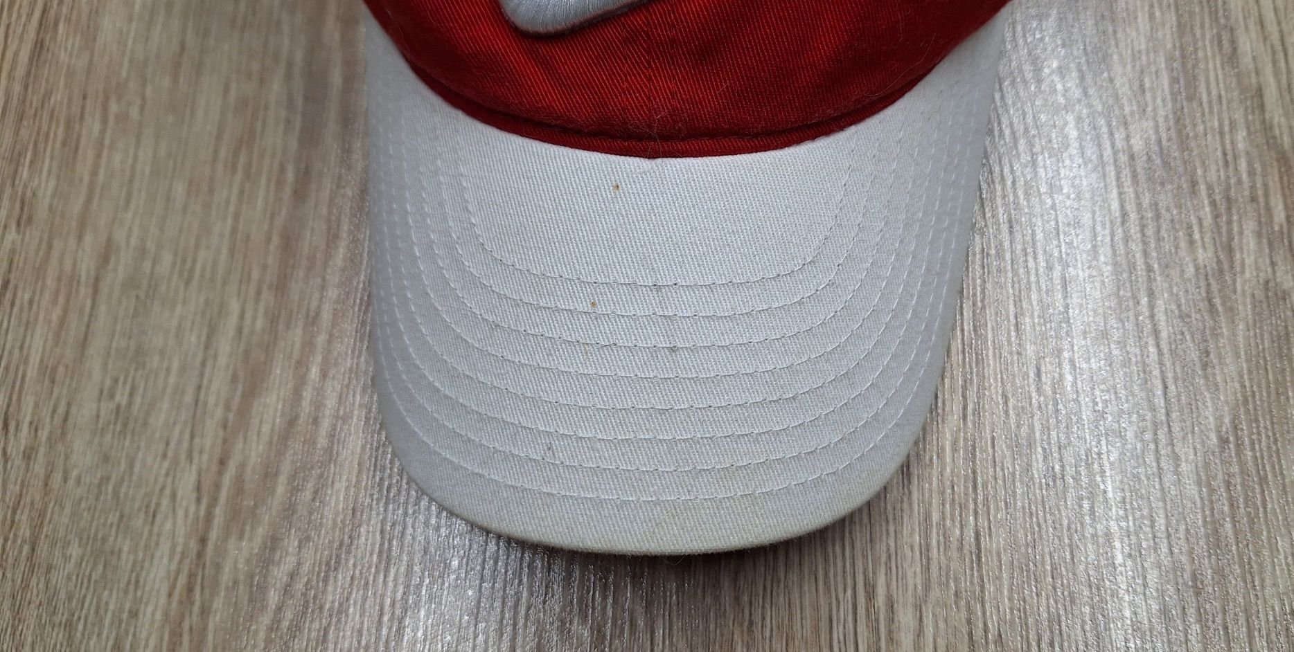 Nike czapka z daszkiem kibica biało- czerwona 47- 54cm obwód
