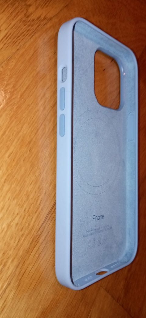 Чохол Silicone Case для iPhone з технологією MagSafe.