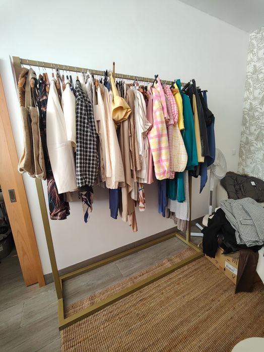 Estantes para pendurar roupa