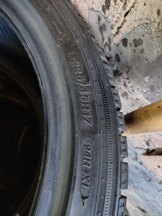 Продам зимові шини 225/45 R17