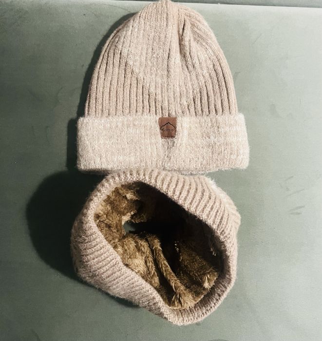 Beżowy kpl damski czapka i komin