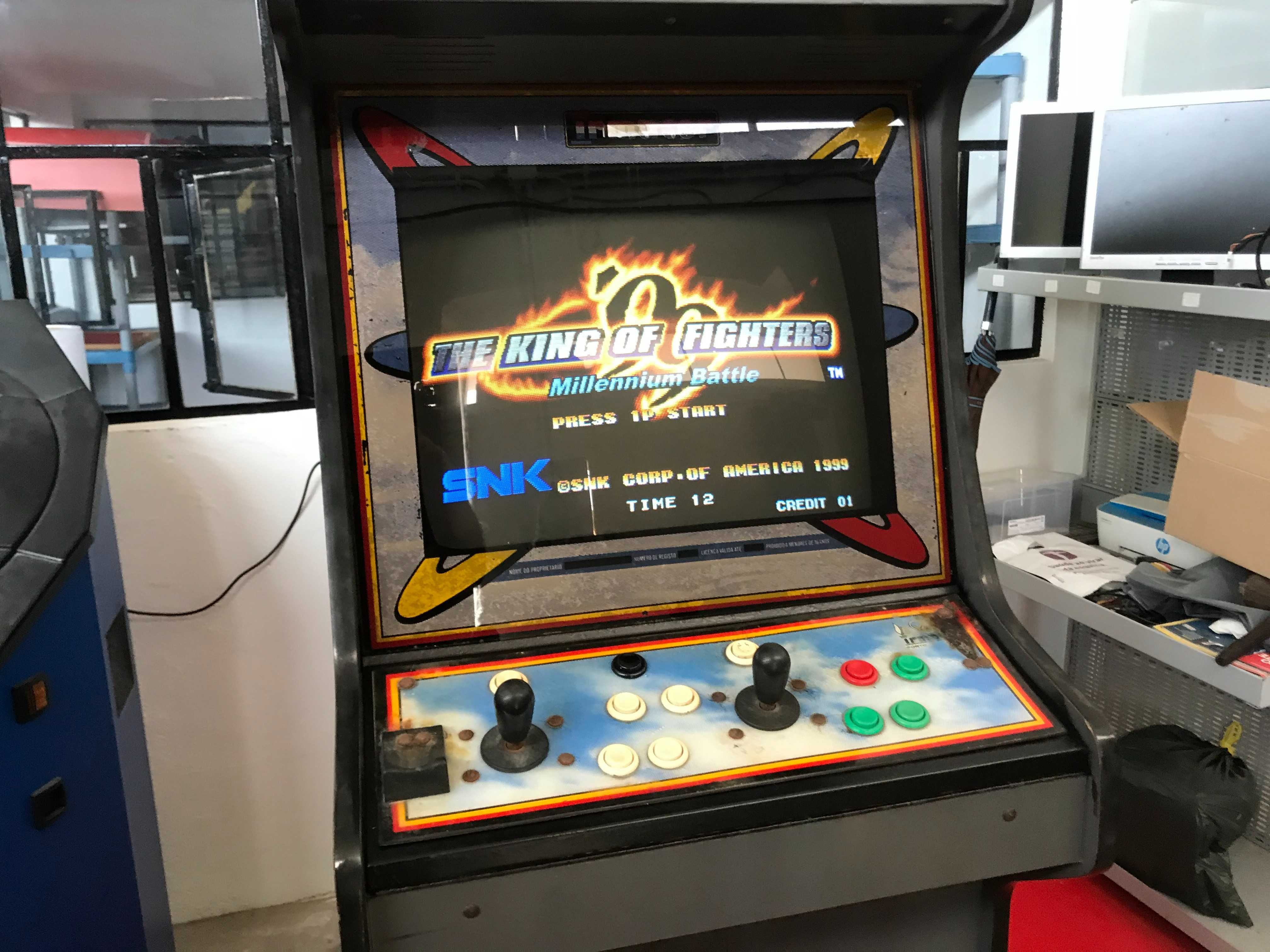 Máquina Video Arcade c/ Slot Neo Geo p/ 4 Cassetes