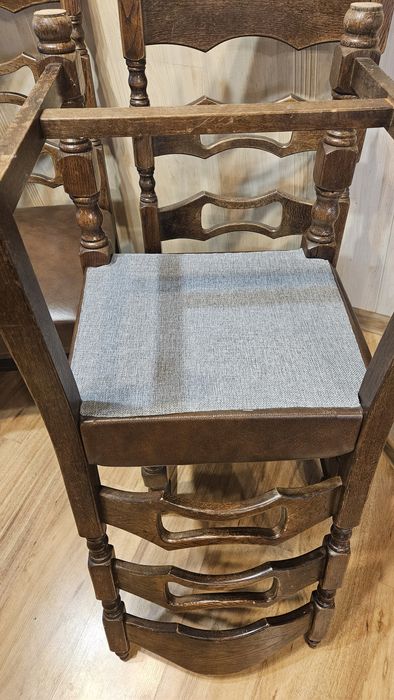 3 solidne drewniane krzesła, skórzane obicie