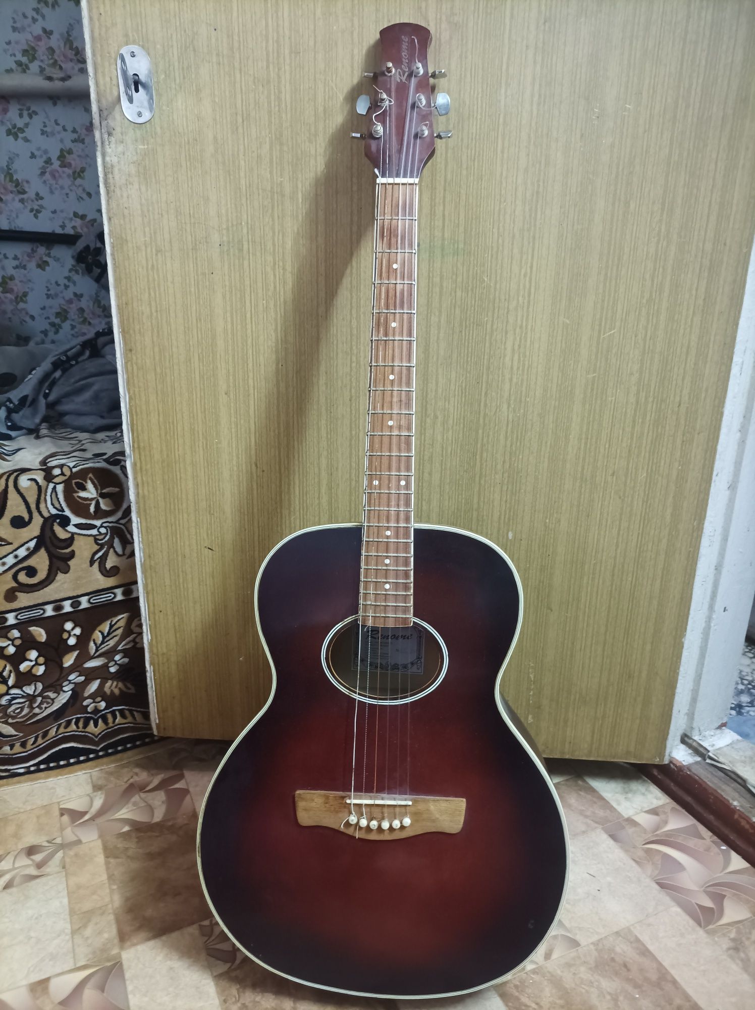 Продам Гитару (Remone)