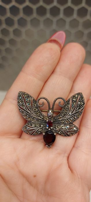 Broszka srebro markezyty