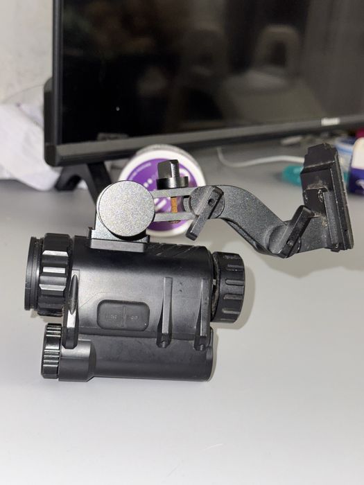 Прилад нічного бачення NVG30