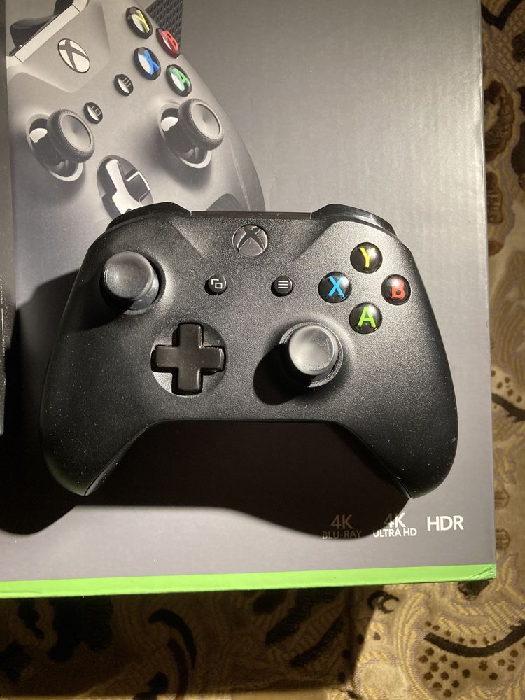 Ігрова приставка Xbox One X 1Tb