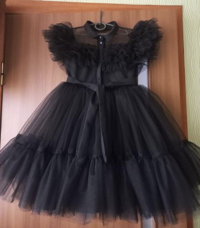 Платье,венздей чёрное,  очень коасивое
