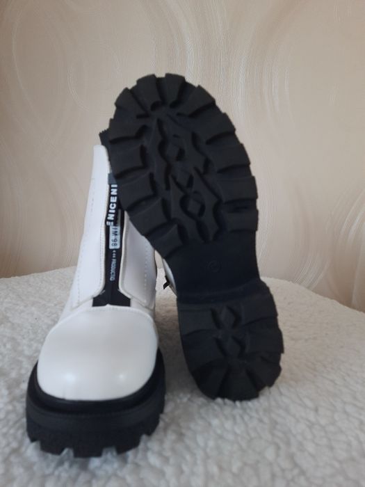 Женские ботинки    .