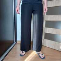 czarne spodnie Zara z szerokimi nogawkami