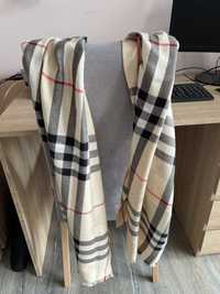 Nowy Szal Burberry,