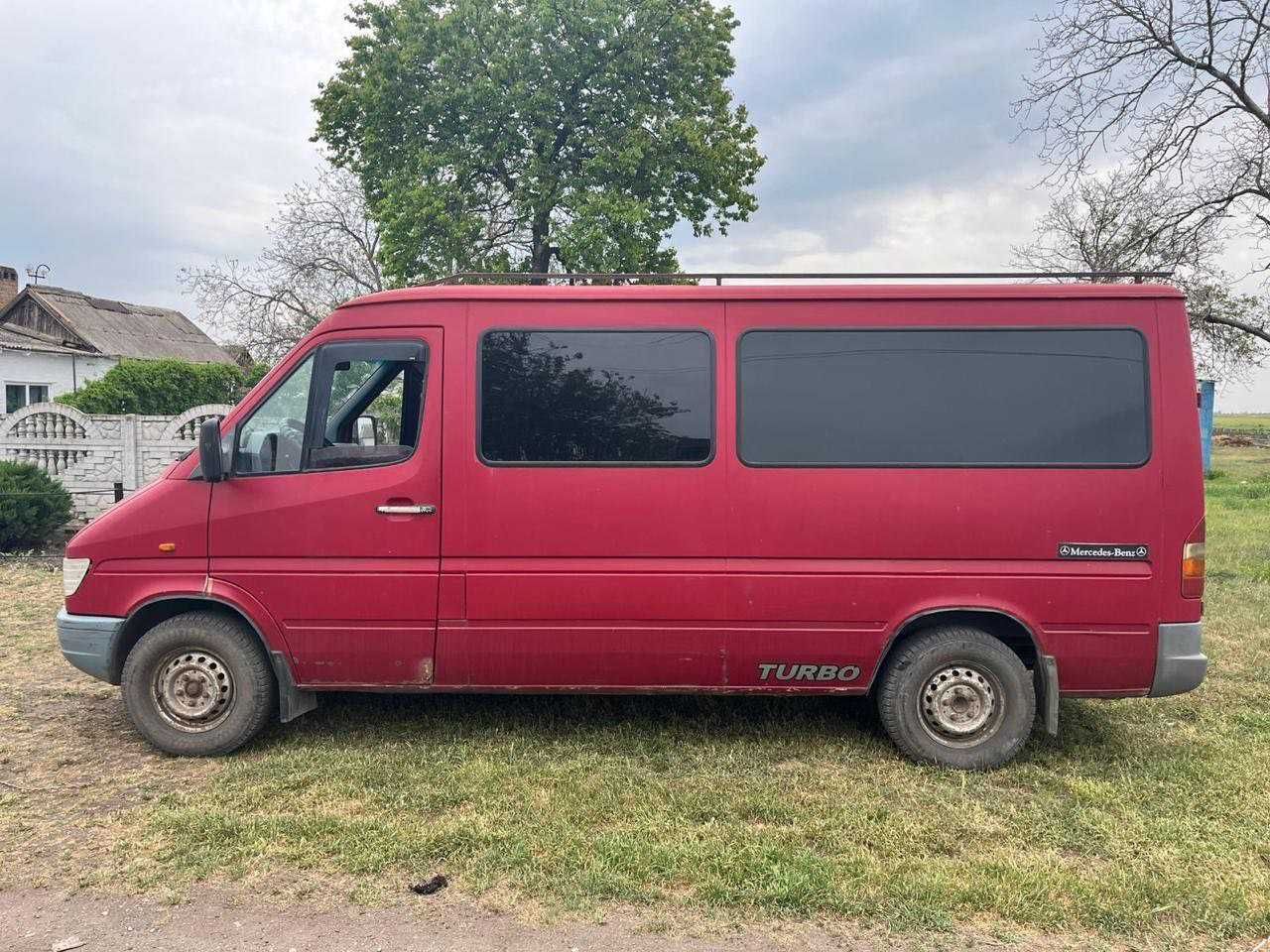 Машина Mercedes Benz
