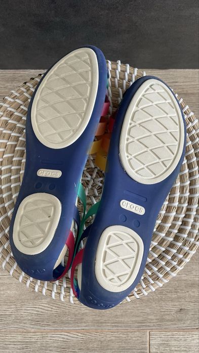 Crocs sandały Huarache Flat Multi/Cerulean Blue W10 41/42