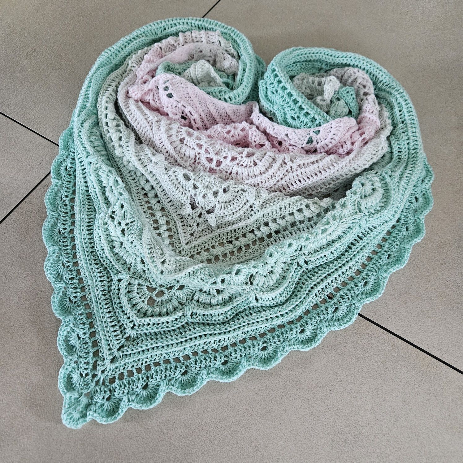 Chusta robiona na szydełku rękodzieło Handmade