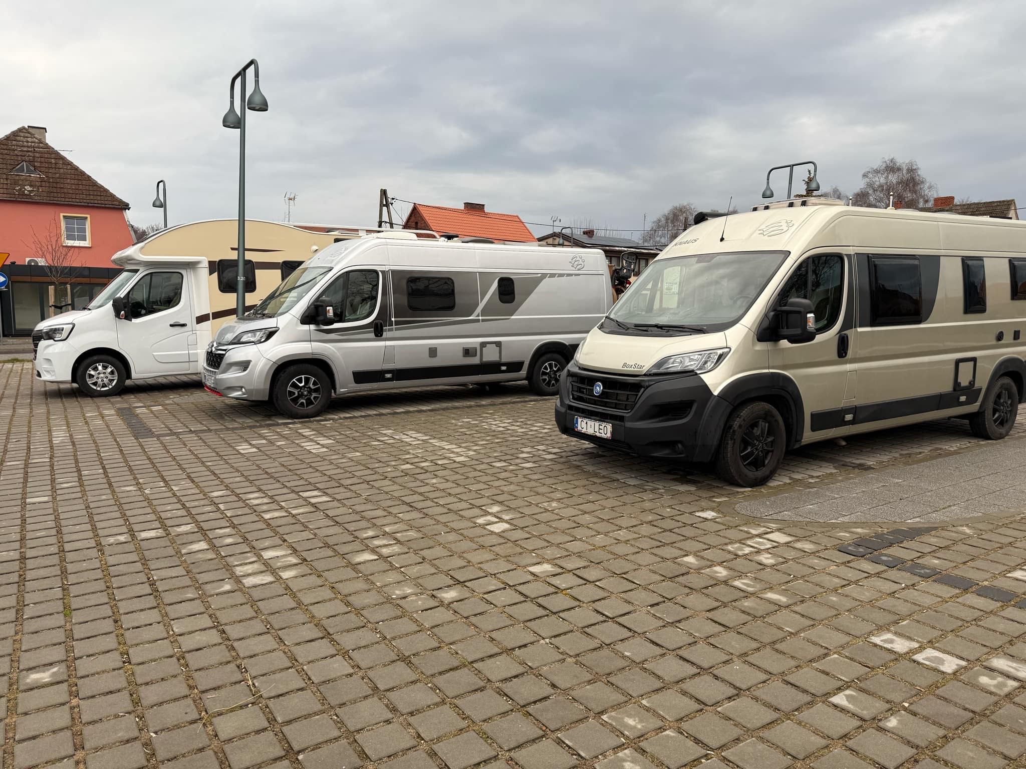 kampervan -automat -adria -ahorn -knaus -półintegra