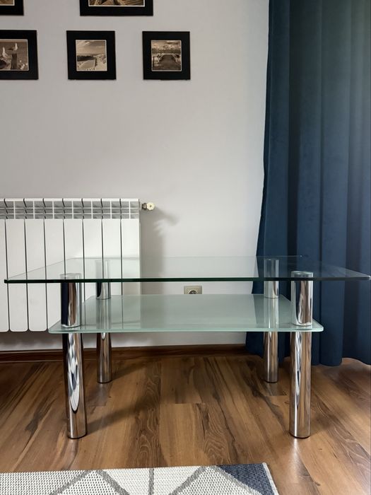 Szklana ława z półką
