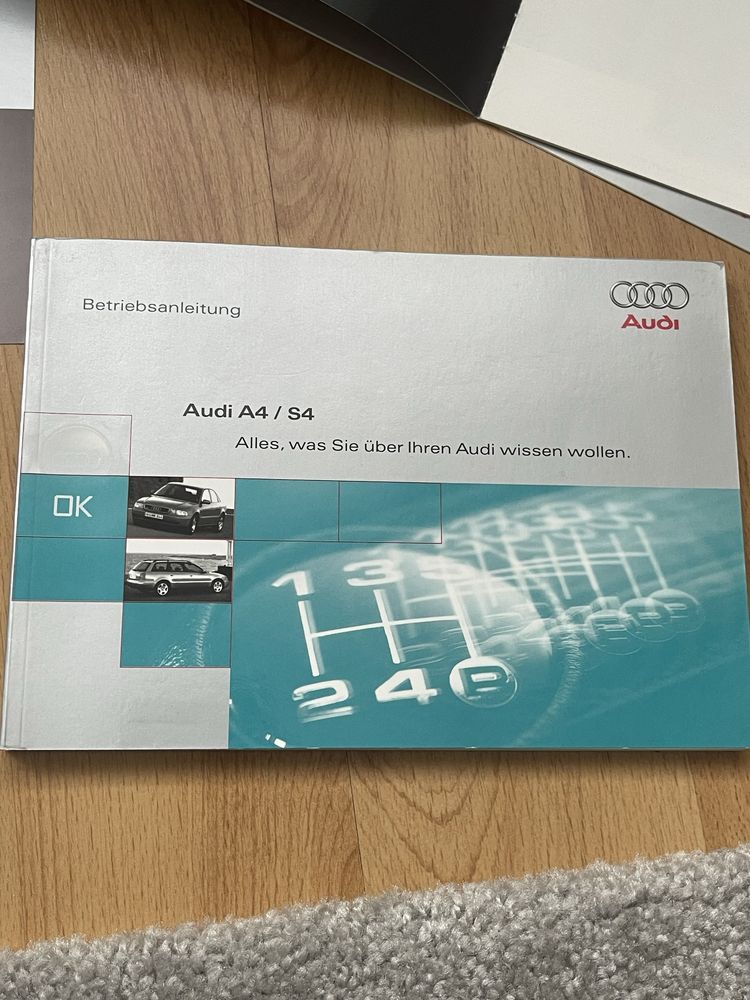 Ksiazka obsługi i etui Audi A 4