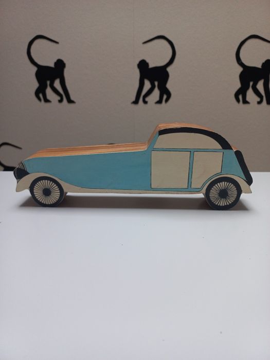 Dekoracja drewniany samochód retro