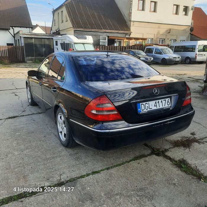 Mercedes-Benz Klasa E Ze Szwajcarii jeden właściciel w PL bezwypadkowy oryginalny przebieg.