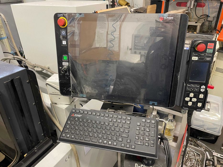 Wycinarka drutowa Mitsubishi MV2400R-doskonały stan, gotowa do pracy!