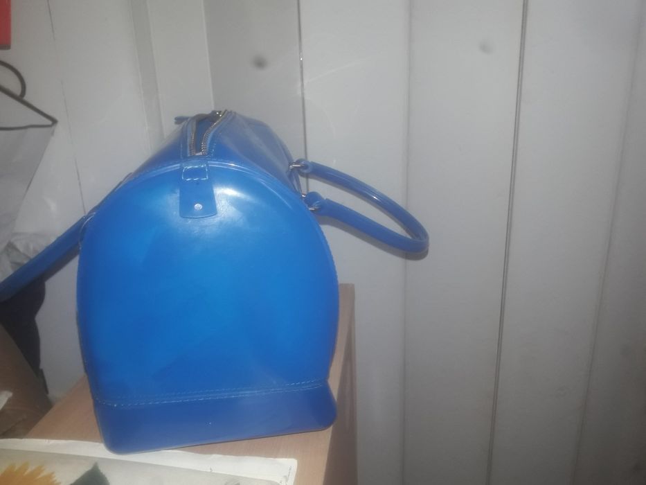 Vende se mala turquesa