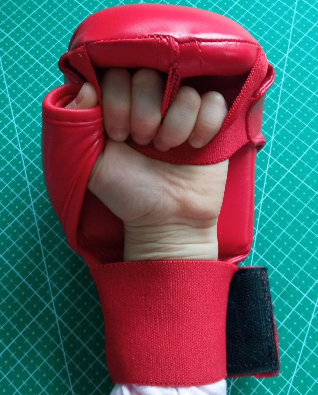 DZIECIĘCE rękawice do sportów walki otwarte BYTOMIC M czerwone