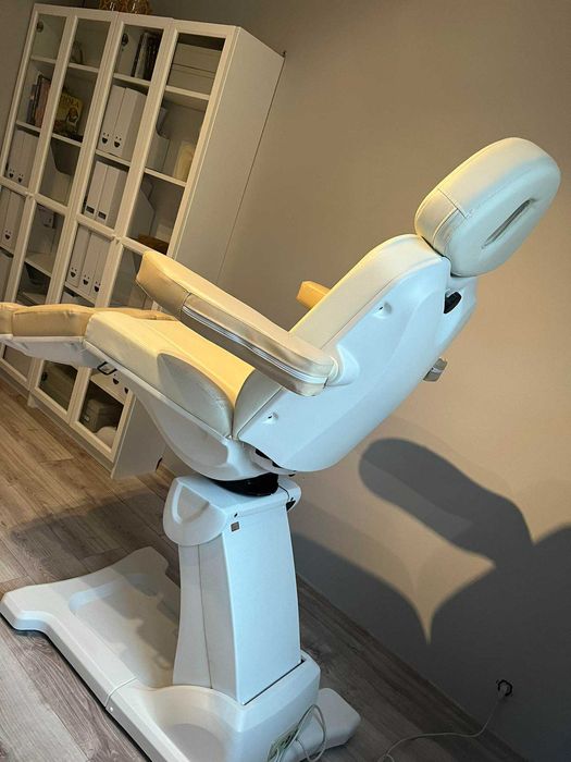Fotel kosmetyczny elektryczny Azzurro 869AS - idealny stan