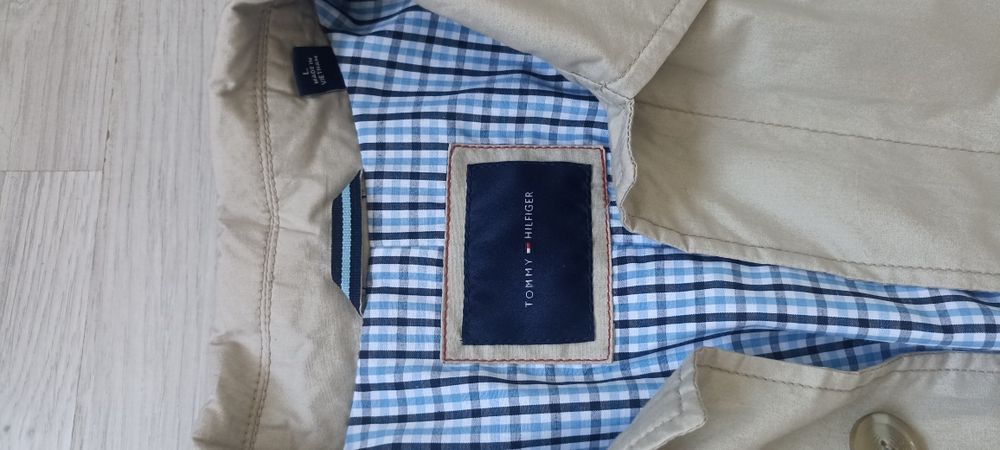 Beżowy płaszcz męski przejściowy trencz Tommy Hilfiger rozmiar L