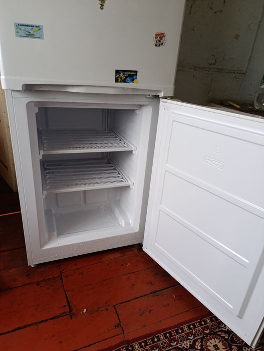 Холодильник grunhelm двох камерний