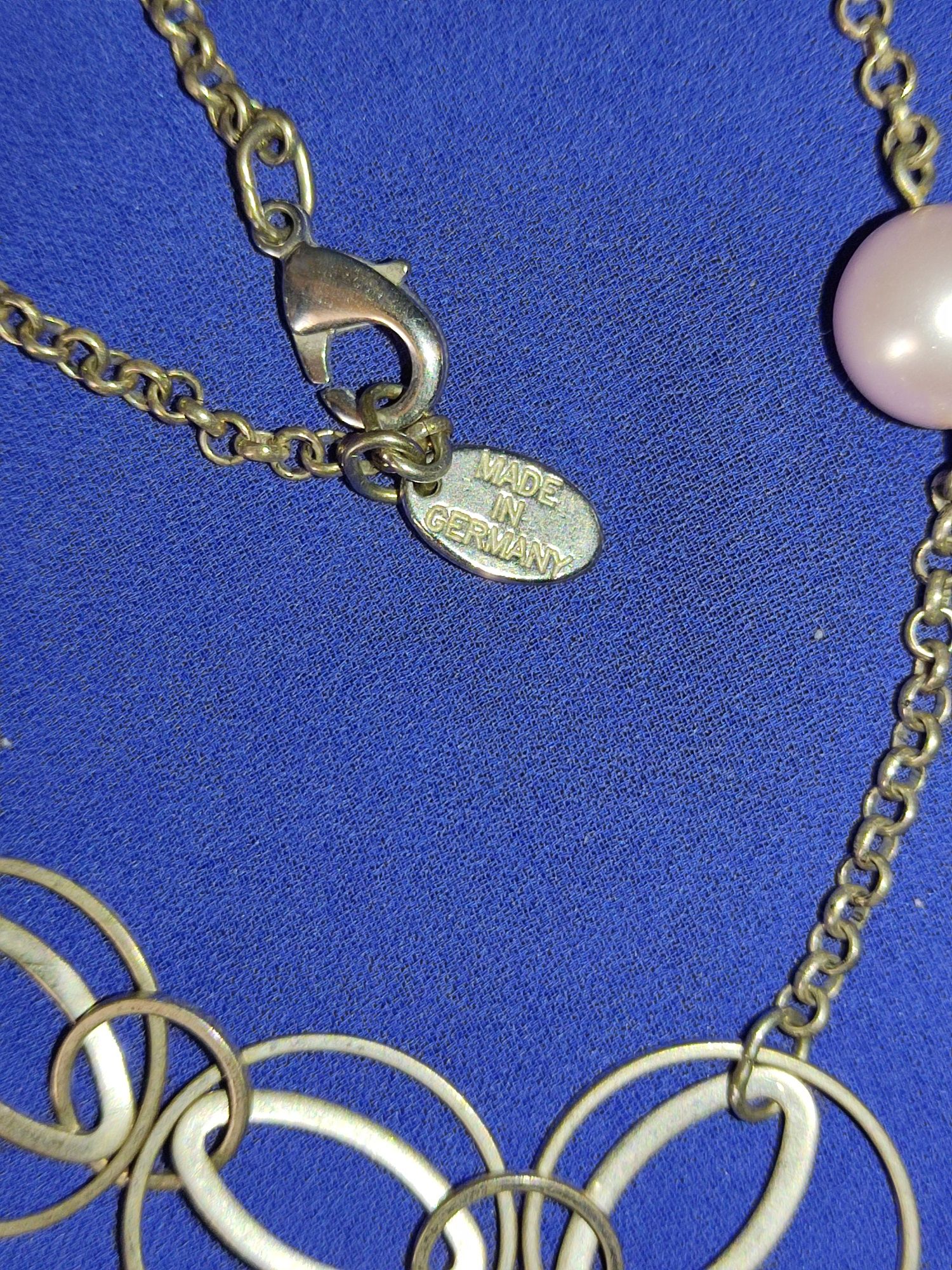 Długi naszyjnik z perłami koralikami i kółkami sygnowany vintage