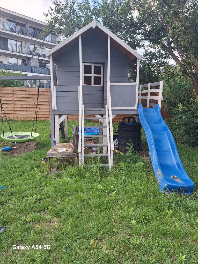 Domek ogrodowy ze zjeżdżalnią