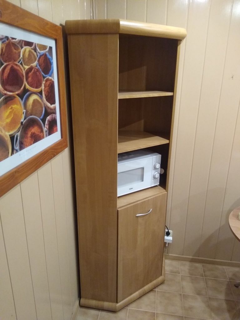Sprzedam witrynę narożną.