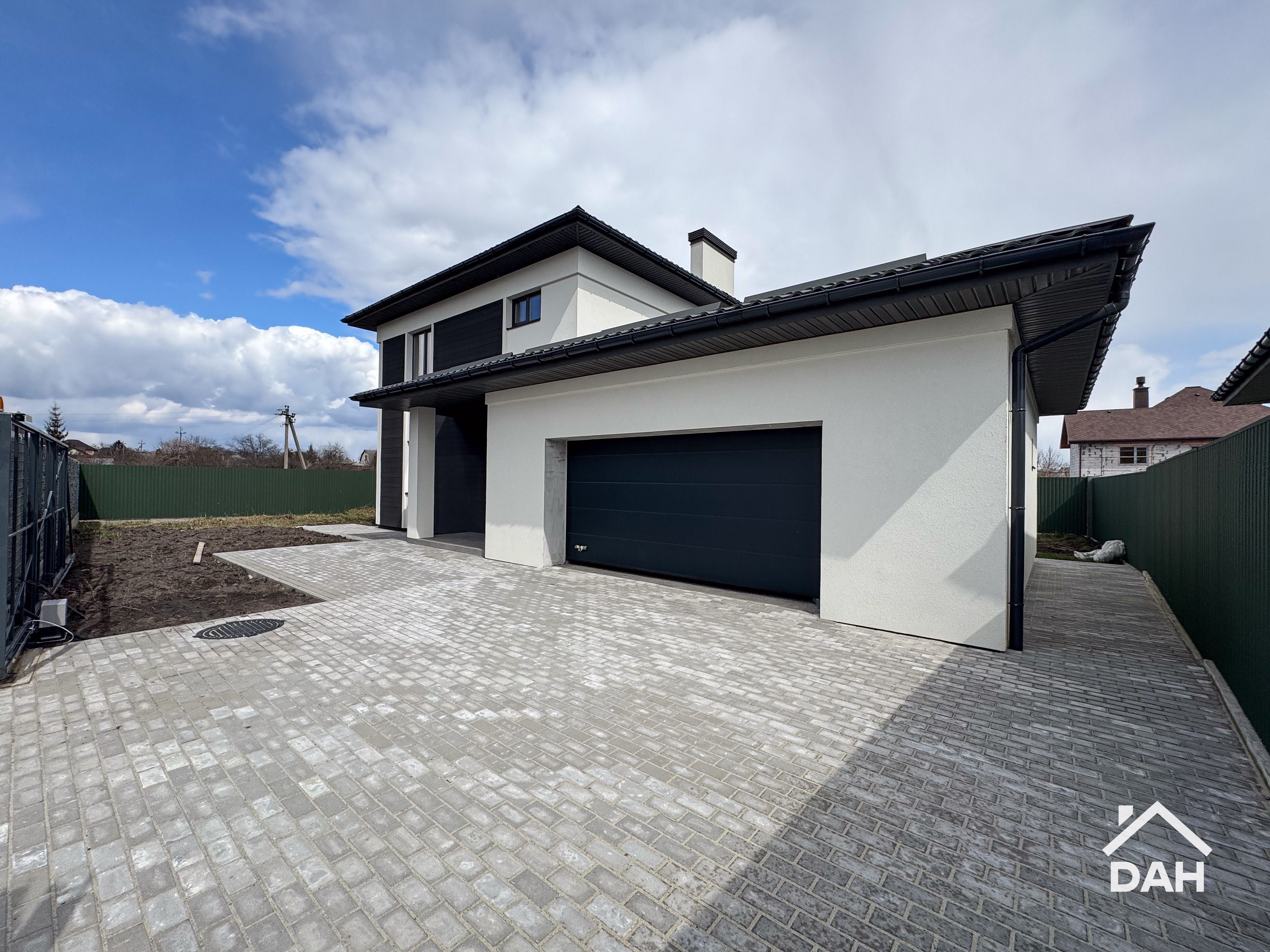 Будинок 216 м² з гаражем, 6 соток, під чистове є газ с. Крюківщина