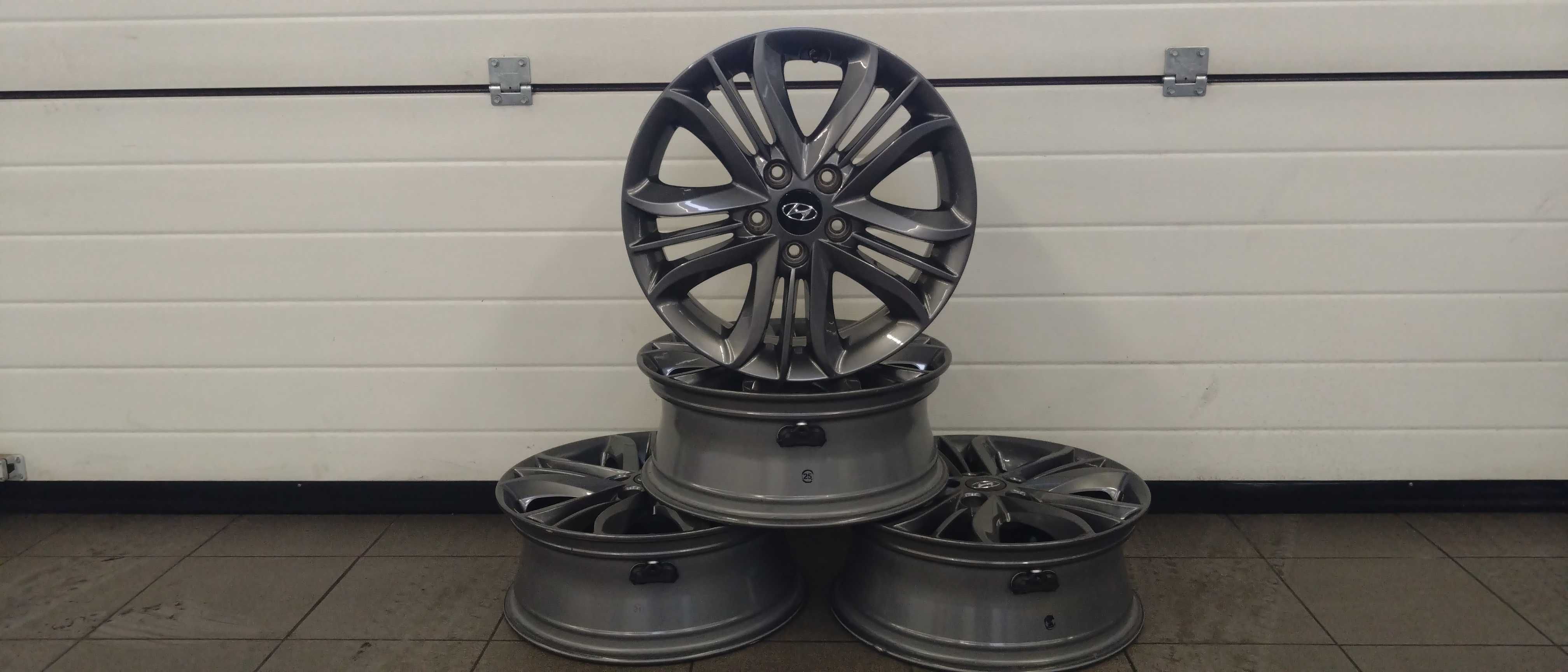 Sprzedam  komplet Alu Felgi Oryginalne HYUNDAI 6.5" x 17" ET51