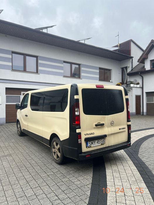 Opel vivaro long 9 osoobowe