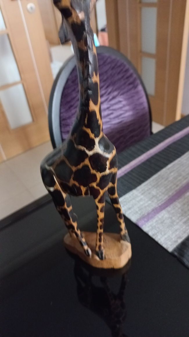Estatueta Girafa em madeira