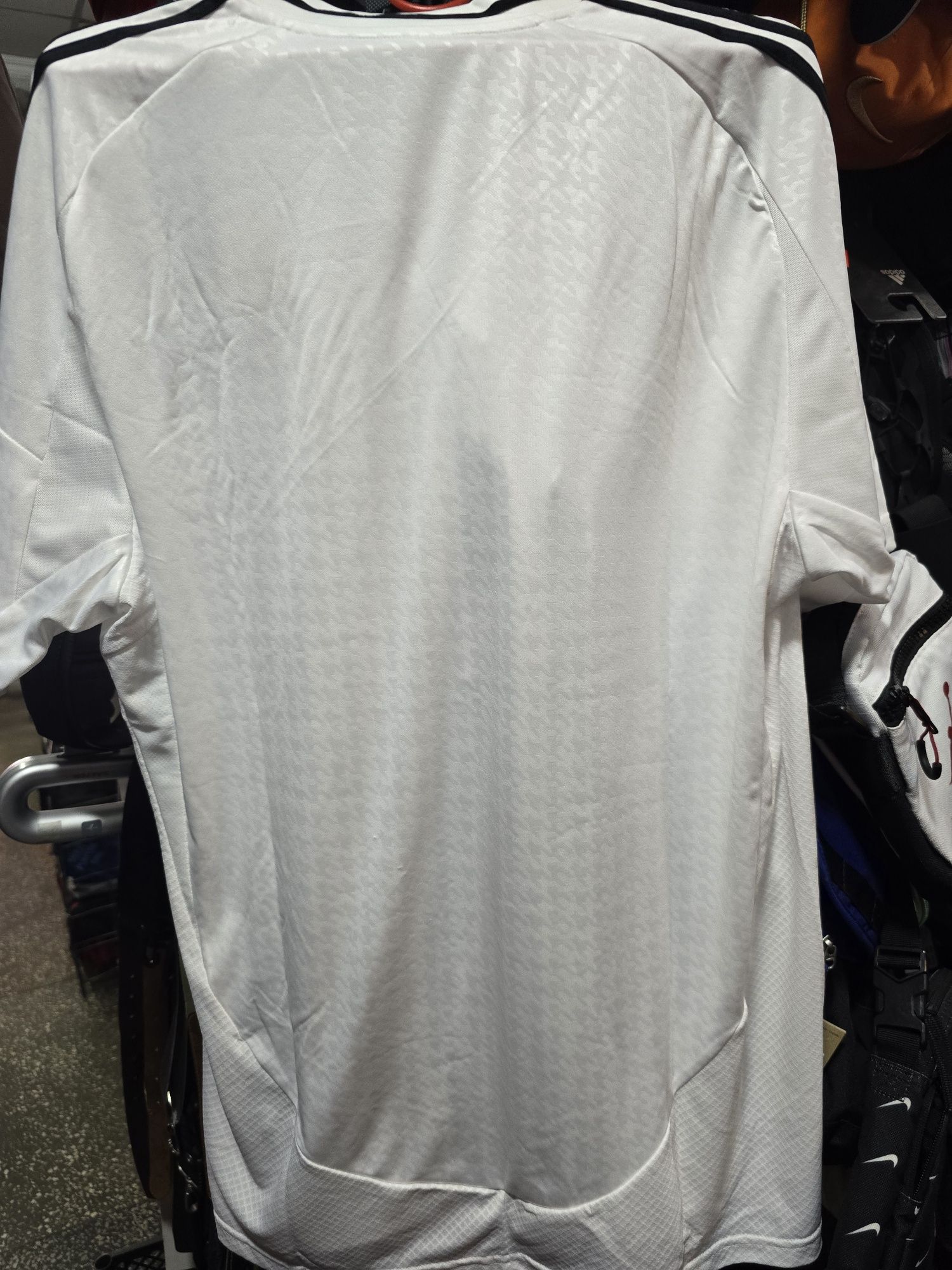Чоловіча клубна футболка adidas Real Madrid 24/25 Home
Источник: https