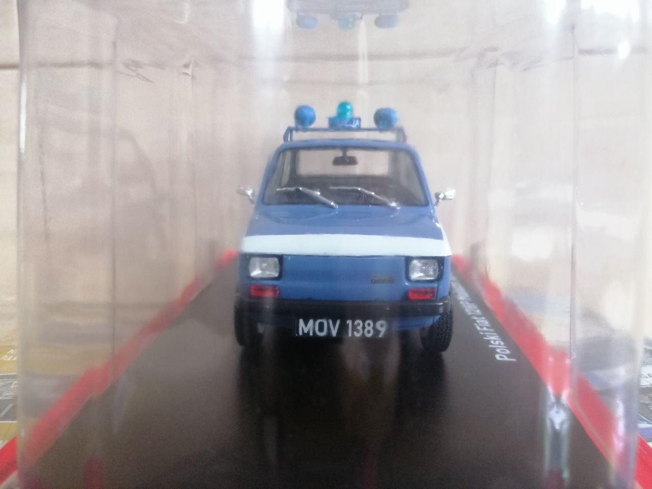 Kultowe samochody prl-u Fiat 126p milicja. skala 1:24