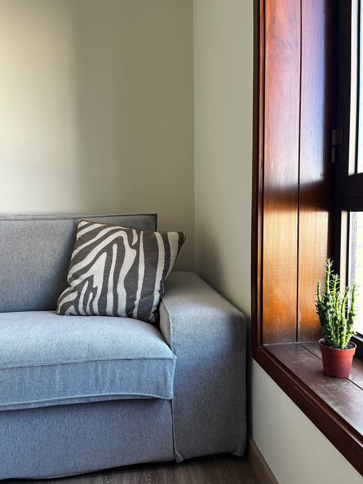 Sofá Ikea cinza impecável