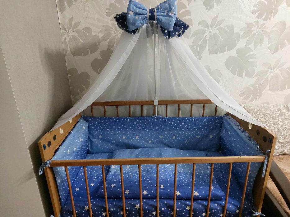 Бортики у ліжко з комплектуючим