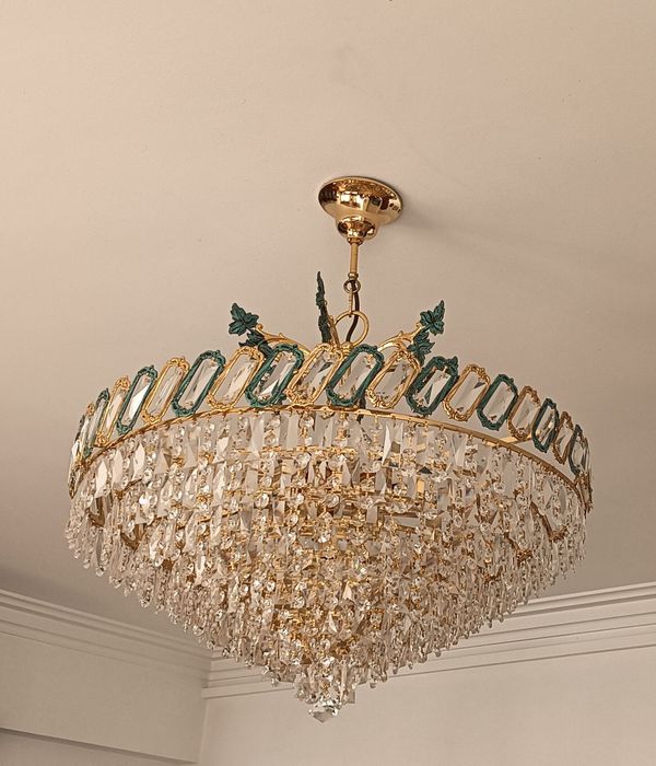 Vendo um candeeiro de teto.