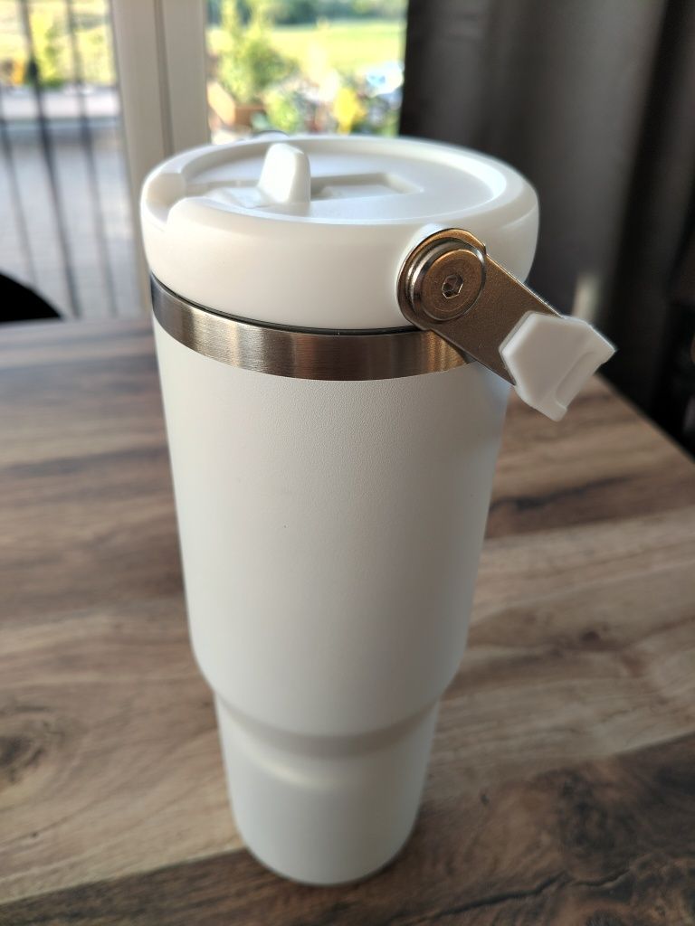 Kubek termiczny izolowany próżniowo, słomka, uchwyt, 887 ml