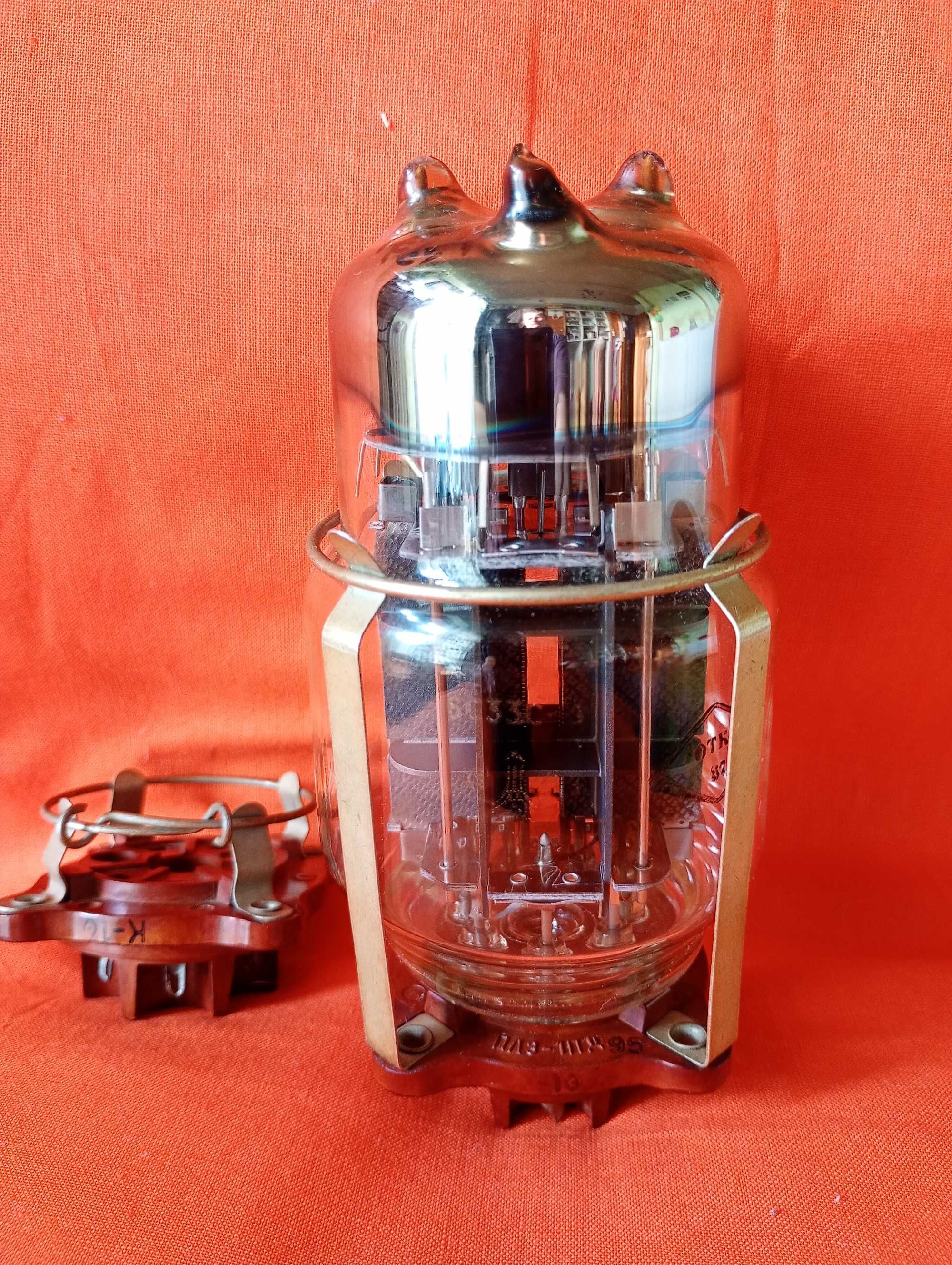 Lampa/trioda 6S 33S tzw. "diabełek"