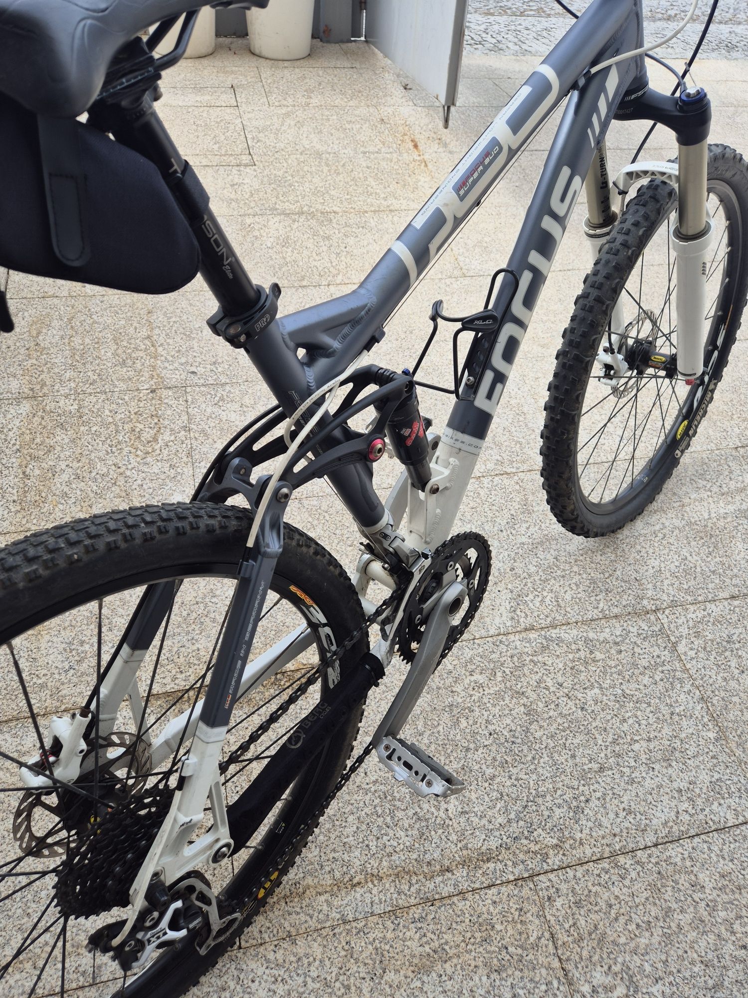 Bicicleta Focus suspensão total
