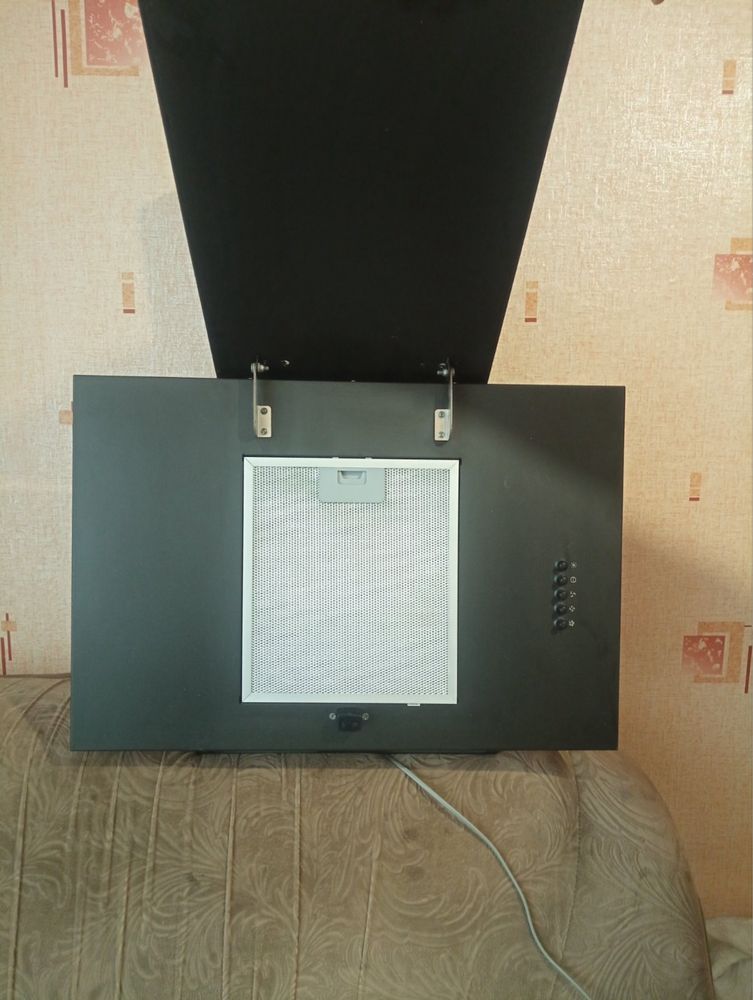 Продам Витяжку PYRAMIDA KZ 60 BL