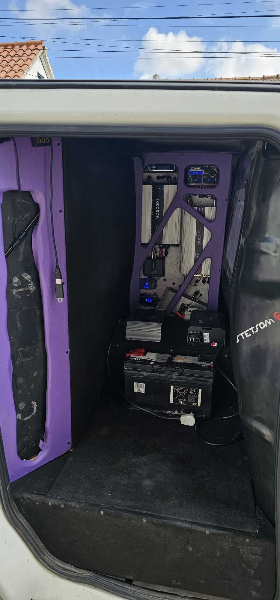 Vendo carrinha fiat doblo com som automotivo