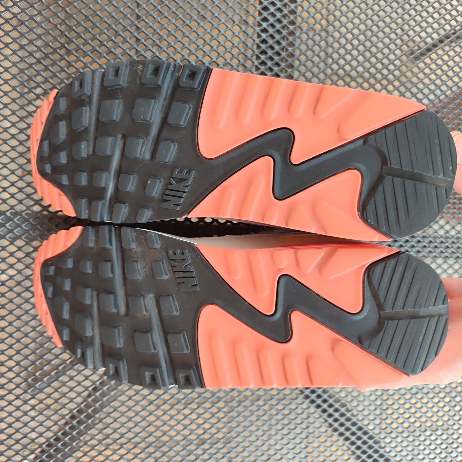 Кроссовки Nike Air Max 40 размер (оригинал)