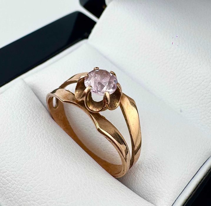 Złoty pierścionek z fioletowym oczkiem 2,78 g PR.585 14K R.15