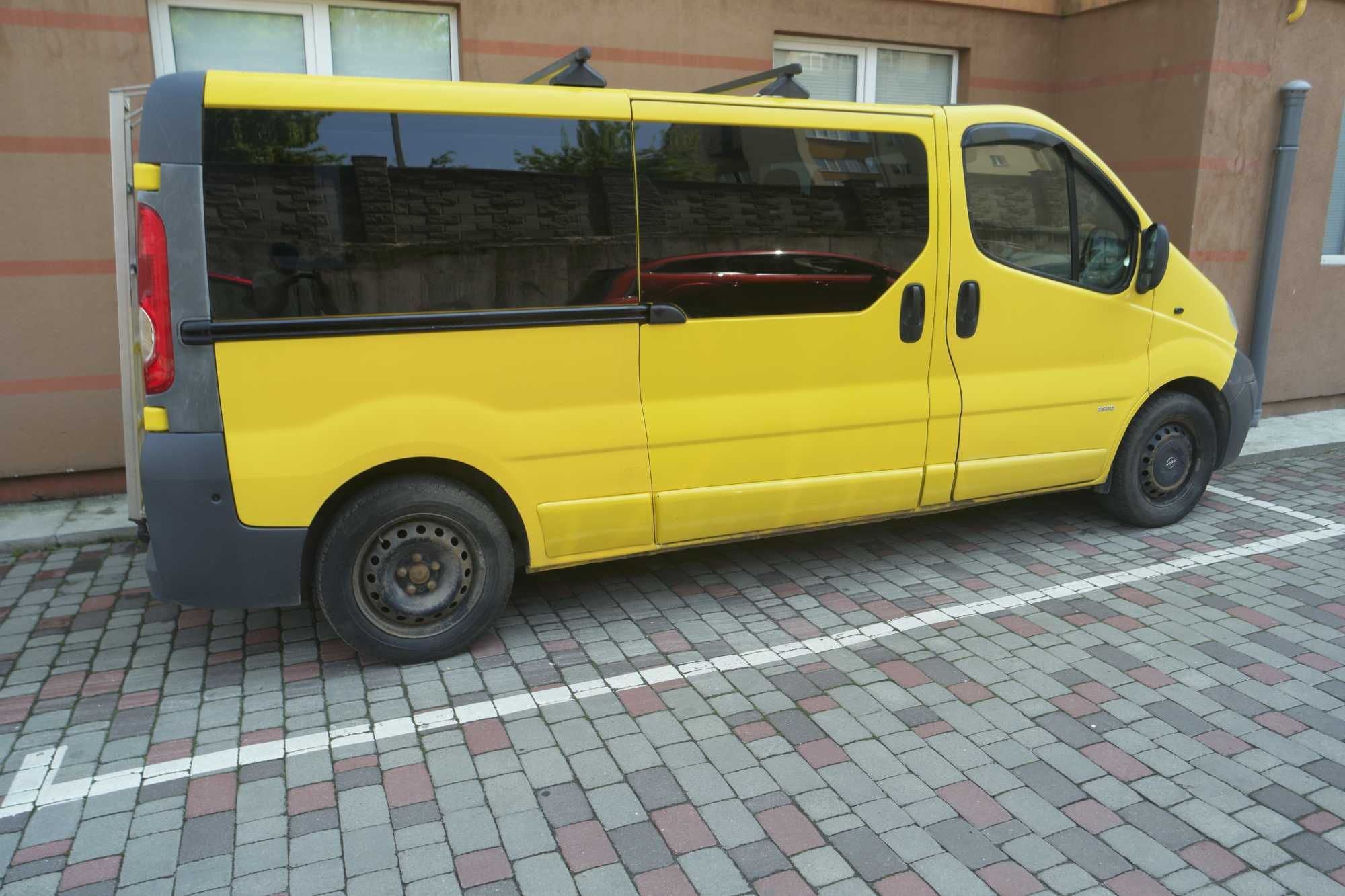 Мінівен Opel Vivaro 2.0 пасажирський 8+1  2007р.